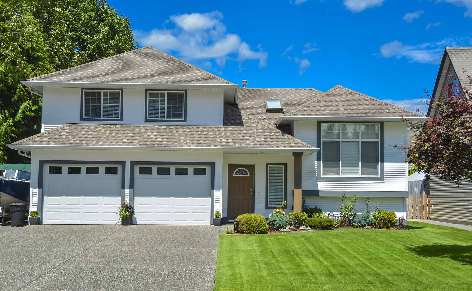 Family,House,With,Lawn,On,The,Front,And,Blue,Sky